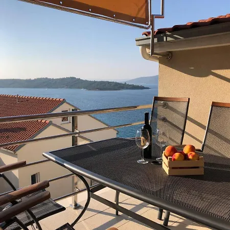 Apartament Mare *